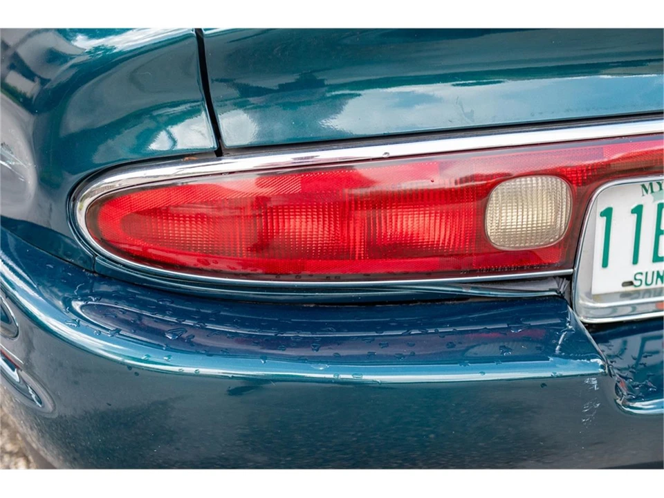 1999 Buick Riviera 8th Gen - Image 13 of 31