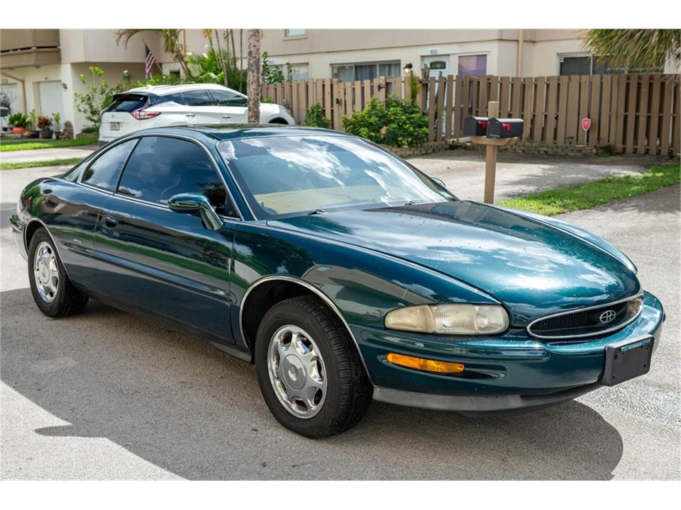 1999 Buick Riviera 8th Gen - Image 7 of 31