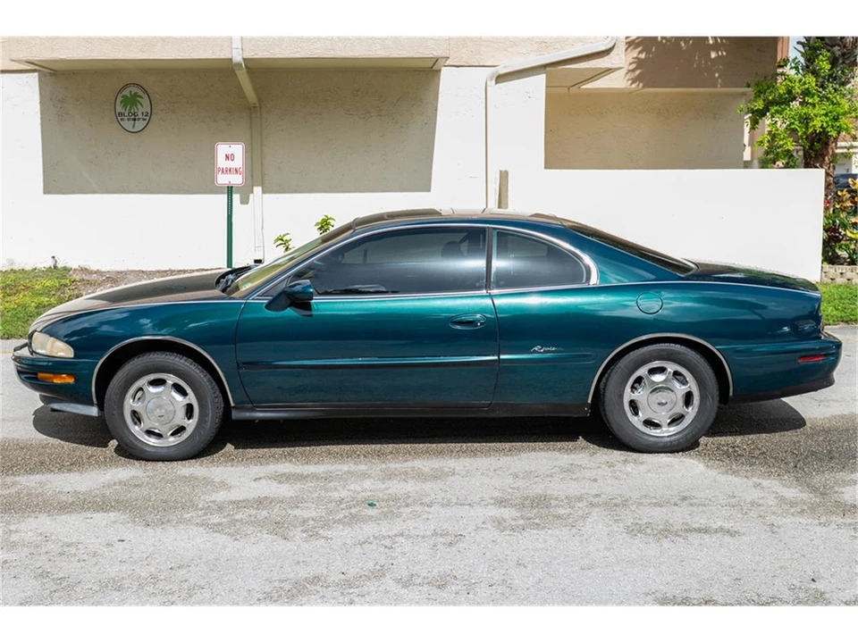 1999 Buick Riviera 8th Gen - Image 16 of 31