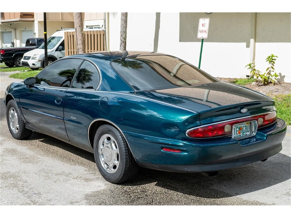 1999 Buick Riviera 8th Gen - Image 15 of 31