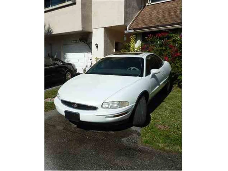 1999 Buick Riviera 8th Gen - Image 3 of 5