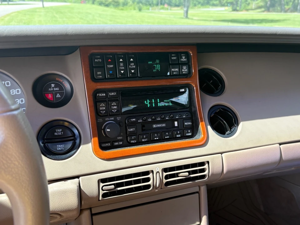 1999 Buick Riviera 8th Gen - Image 17 of 19