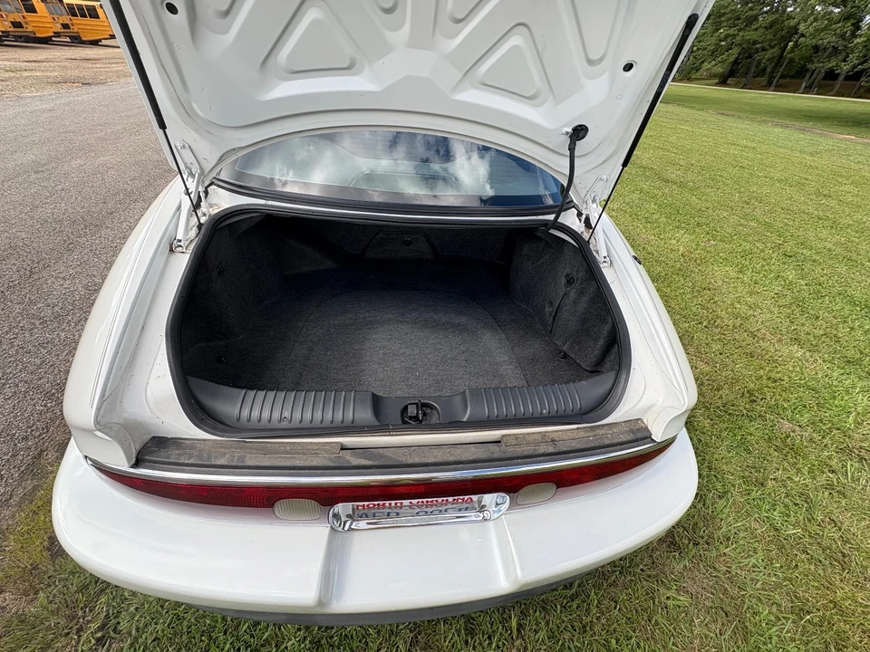 1999 Buick Riviera 8th Gen - Image 8 of 19