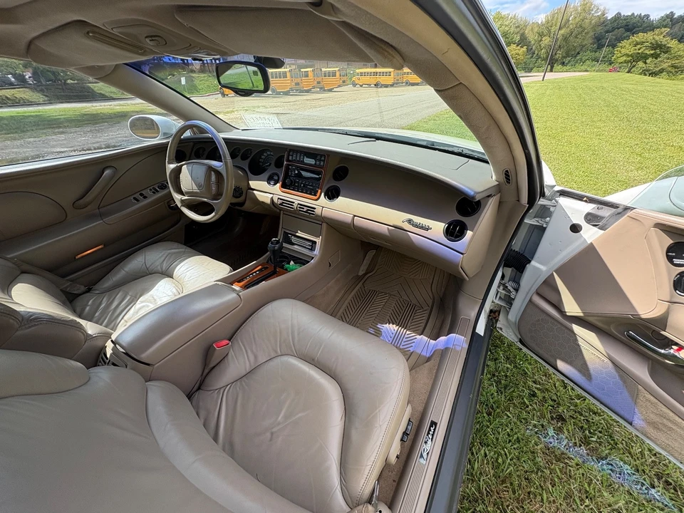 1999 Buick Riviera 8th Gen - Image 11 of 19