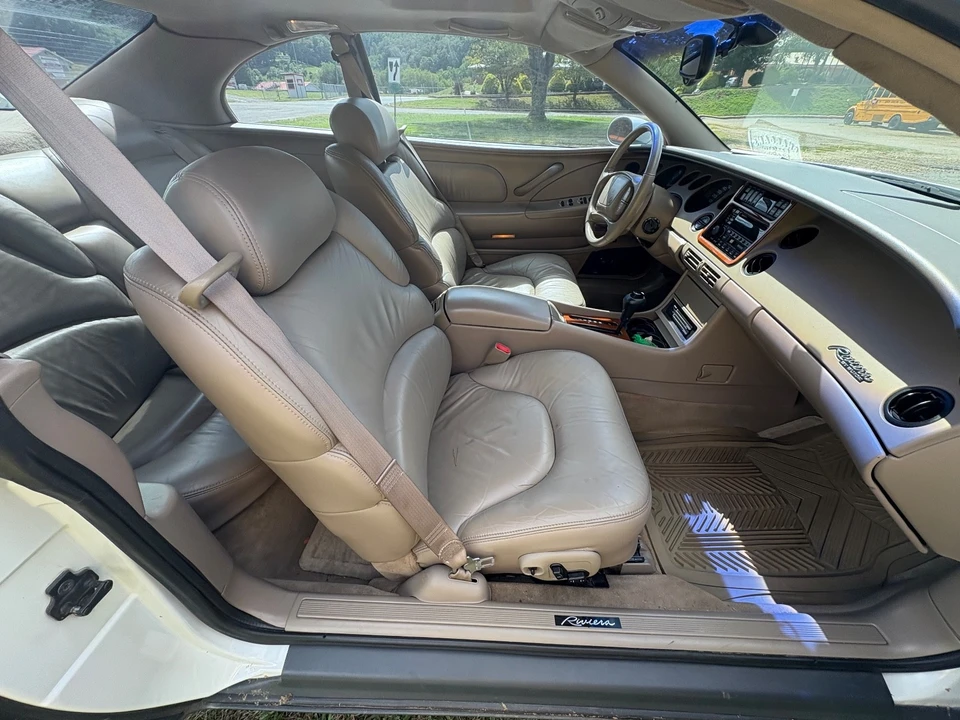 1999 Buick Riviera 8th Gen - Image 13 of 19