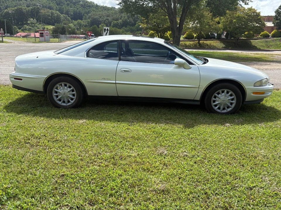 1999 Buick Riviera 8th Gen - Image 5 of 19