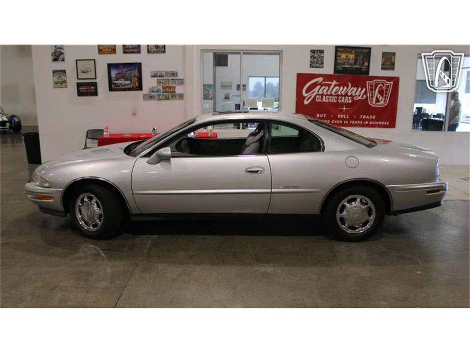 1999 Buick Riviera 8th Gen - Image 21 of 31