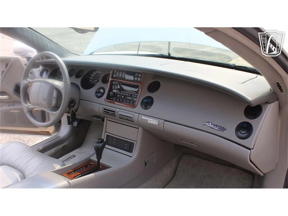 1999 Buick Riviera 8th Gen - Image 16 of 31