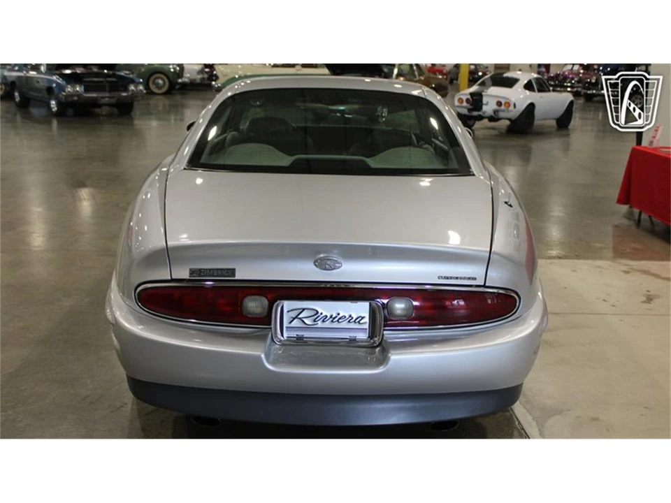 1999 Buick Riviera 8th Gen - Image 26 of 31