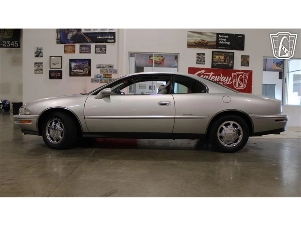 1999 Buick Riviera 8th Gen - Image 22 of 31