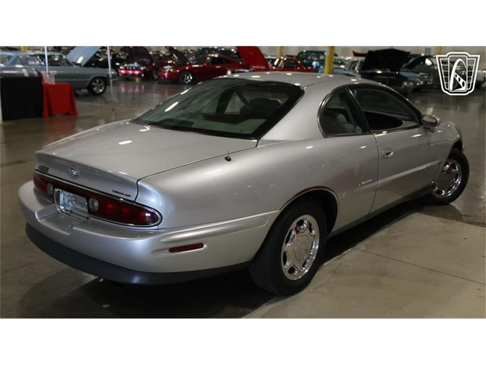 1999 Buick Riviera 8th Gen - Image 7 of 31