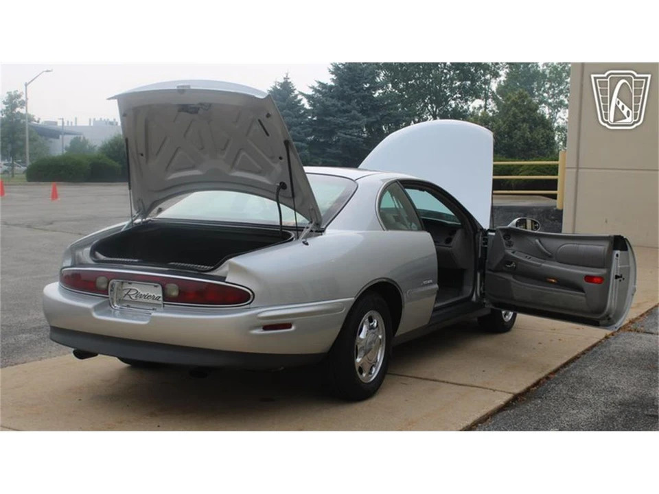 1999 Buick Riviera 8th Gen - Image 12 of 31
