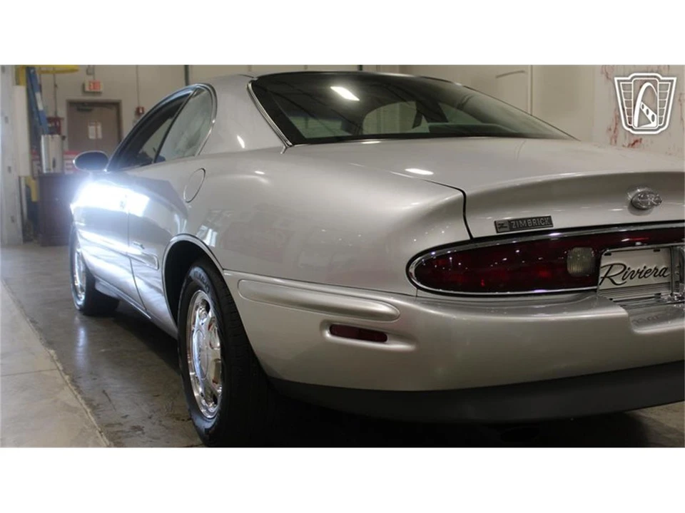 1999 Buick Riviera 8th Gen - Image 28 of 31