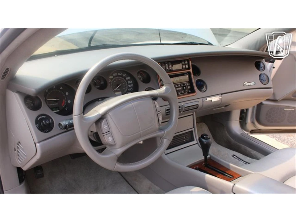 1999 Buick Riviera 8th Gen - Image 14 of 31