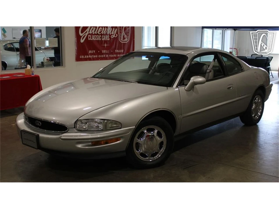 1999 Buick Riviera 8th Gen - Image 19 of 31