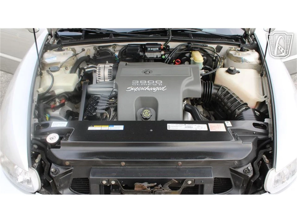 1999 Buick Riviera 8th Gen - Image 9 of 31