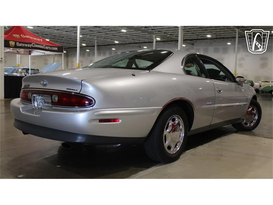 1999 Buick Riviera 8th Gen - Image 29 of 31