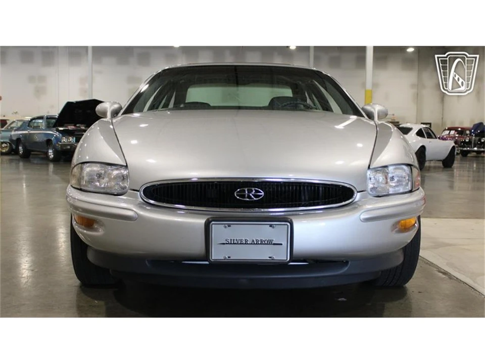 1999 Buick Riviera 8th Gen - Image 4 of 31