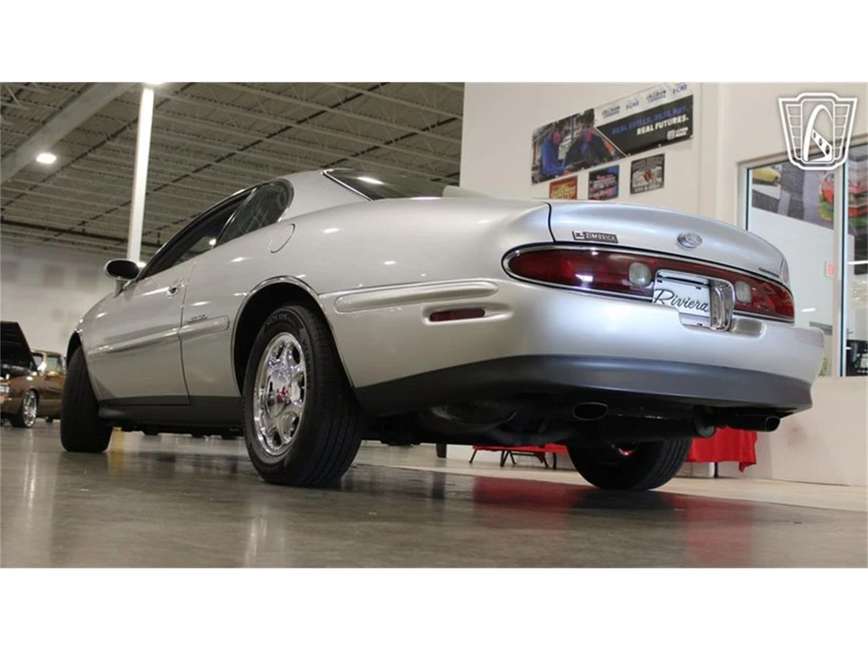 1999 Buick Riviera 8th Gen - Image 25 of 31