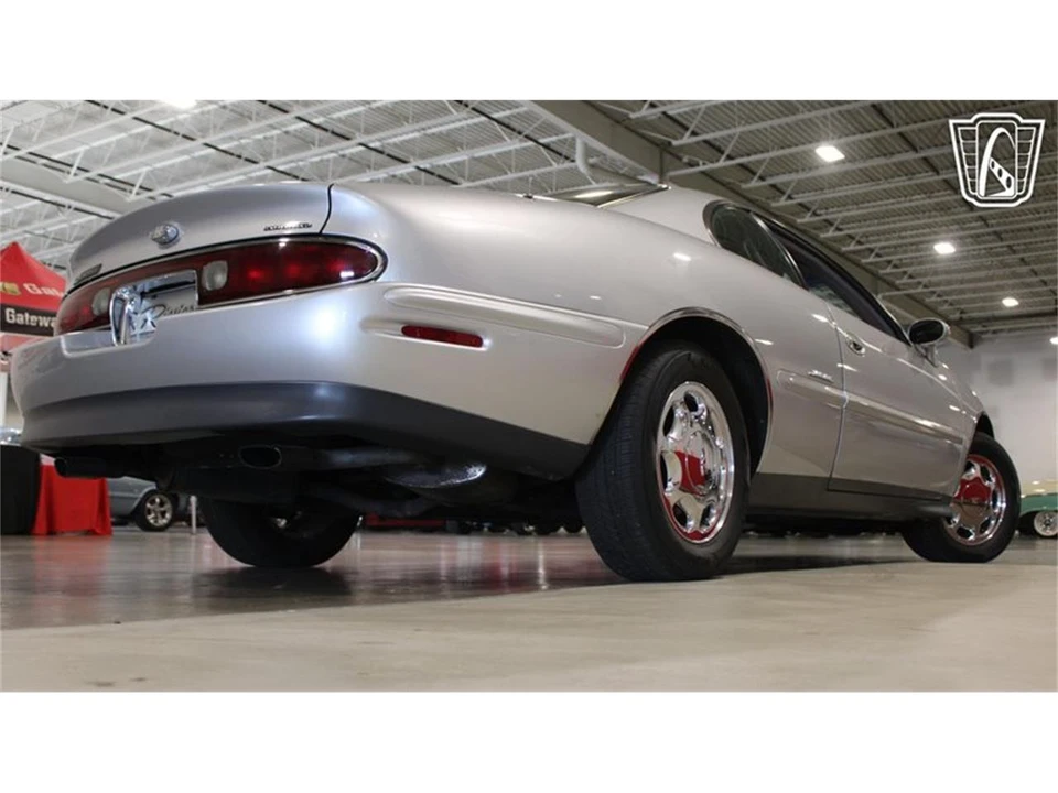 1999 Buick Riviera 8th Gen - Image 30 of 31