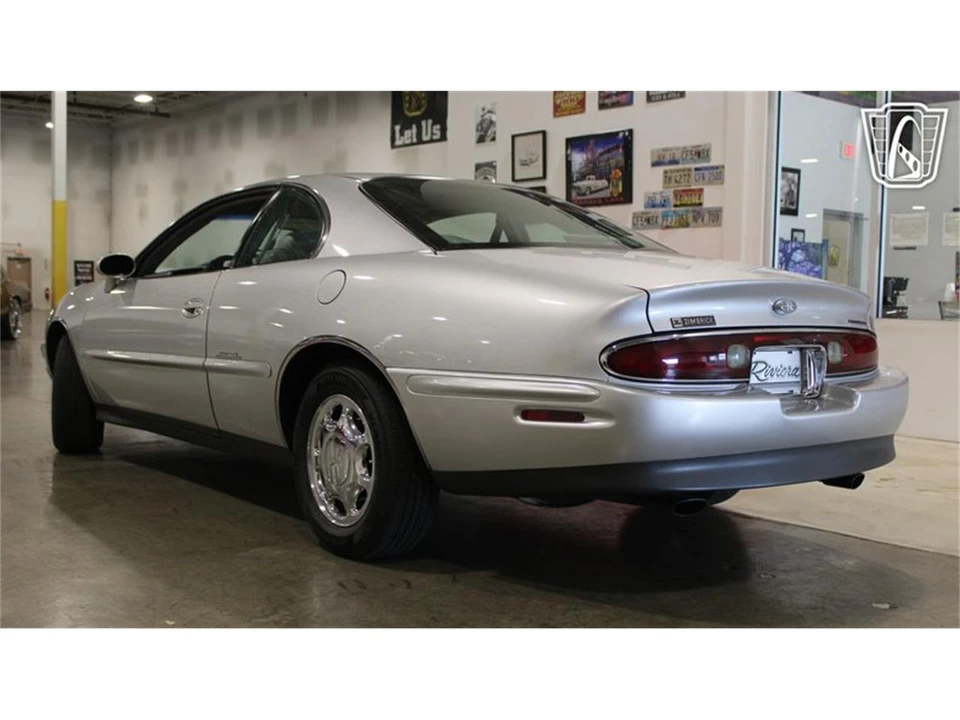 1999 Buick Riviera 8th Gen - Image 5 of 31