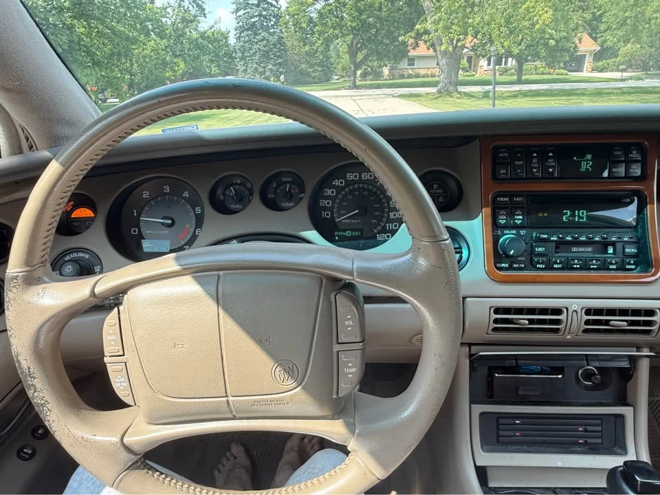 1999 Buick Riviera 8th Gen - Image 10 of 20