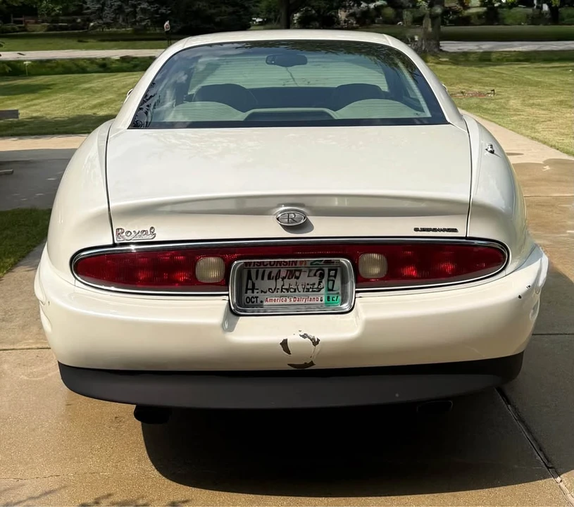 1999 Buick Riviera 8th Gen - Image 18 of 20