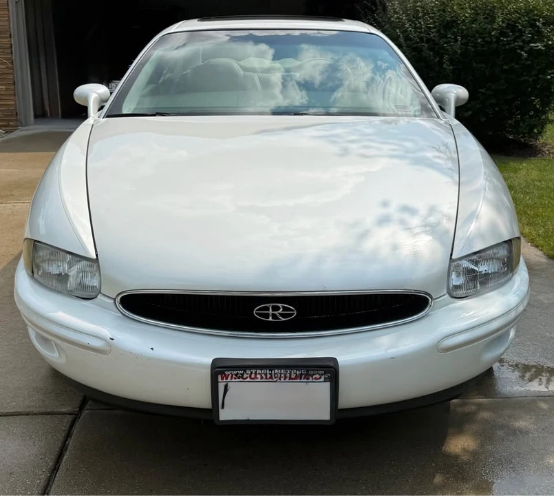 1999 Buick Riviera 8th Gen - Image 3 of 20