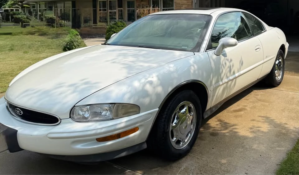 1999 Buick Riviera 8th Gen - Image 2 of 20