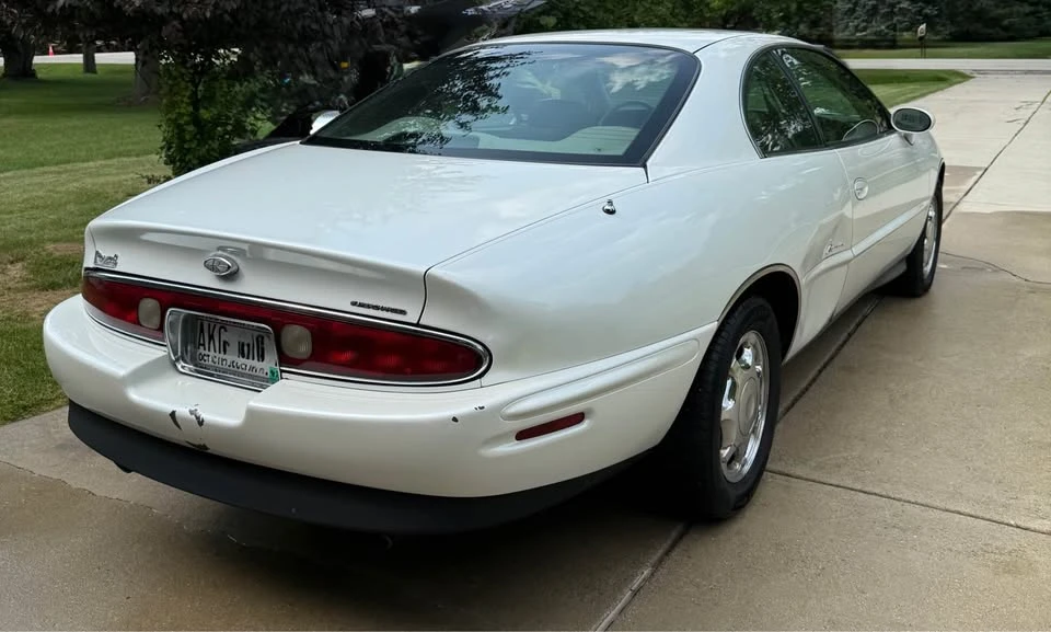 1999 Buick Riviera 8th Gen - Image 5 of 20