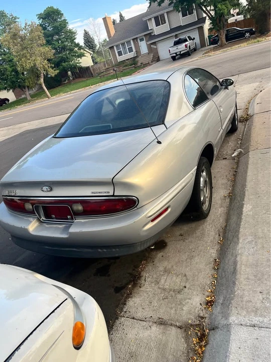 1999 Buick Riviera 8th Gen - Image 3 of 4