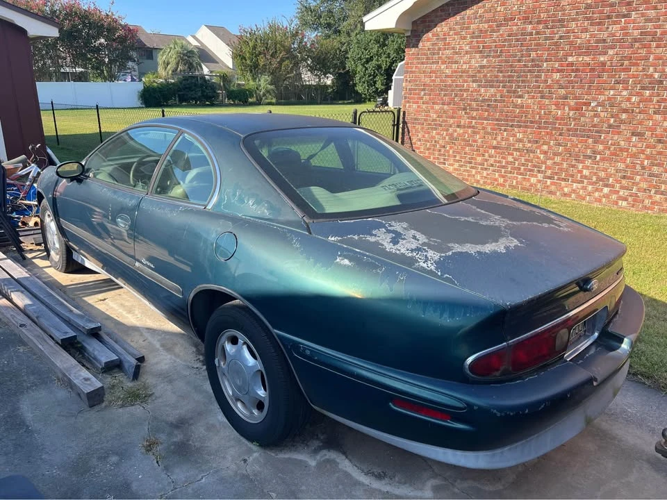 1999 Buick Riviera 8th Gen - Image 2 of 5