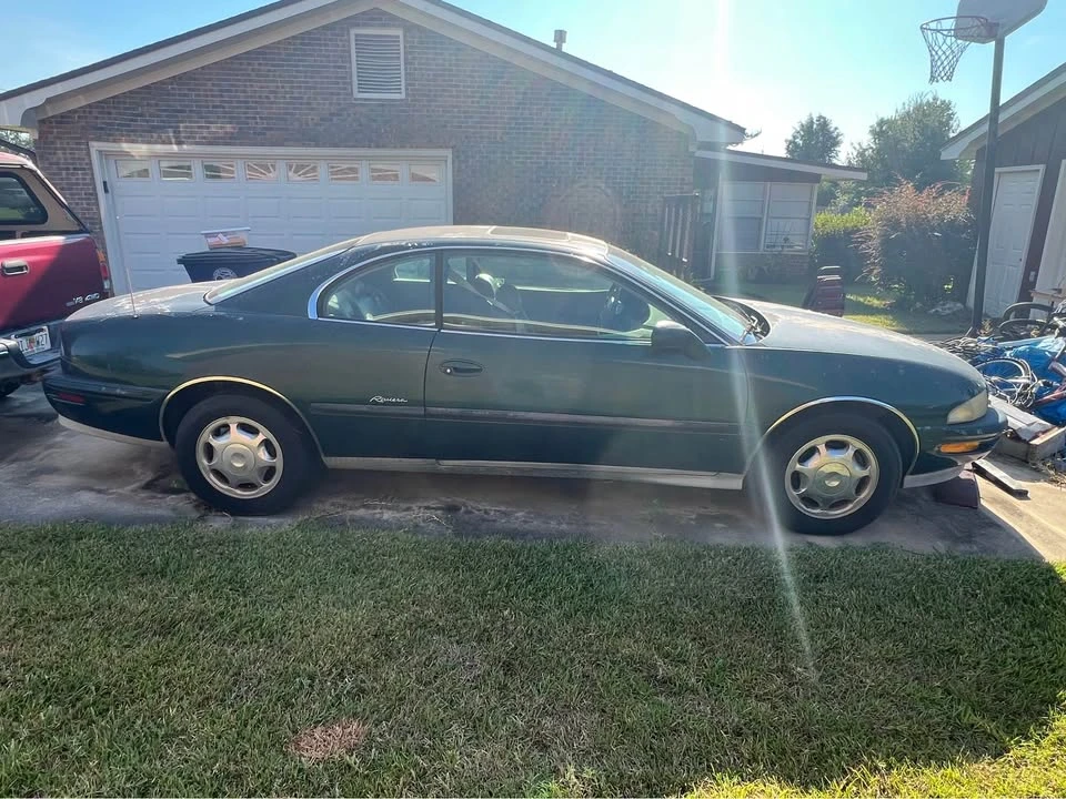 1999 Buick Riviera 8th Gen - Image 3 of 5