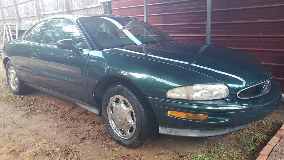 1999 Buick Riviera 8th Gen - Image 7 of 10