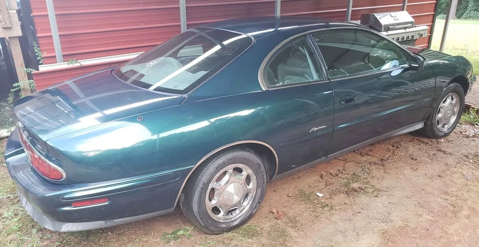 1999 Buick Riviera 8th Gen - Image 3 of 10