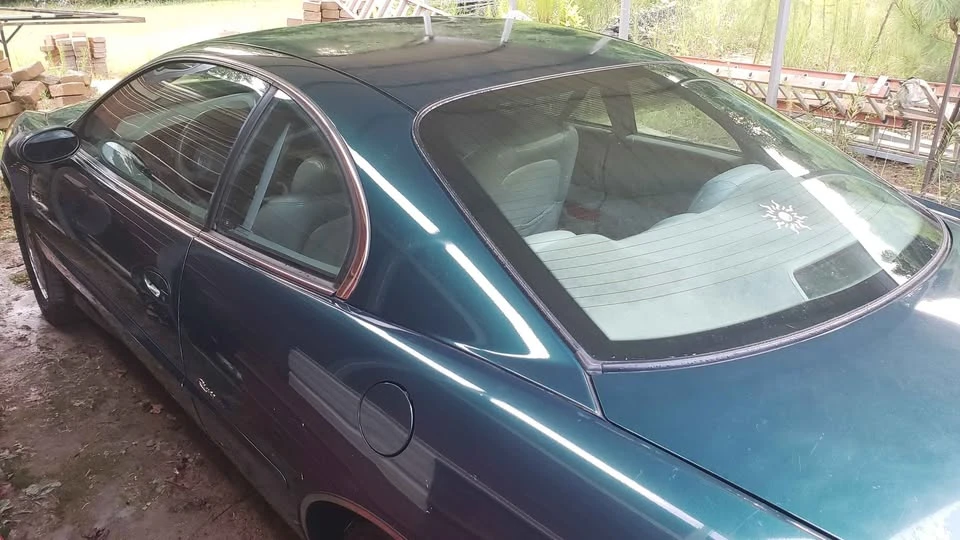 1999 Buick Riviera 8th Gen - Image 5 of 10