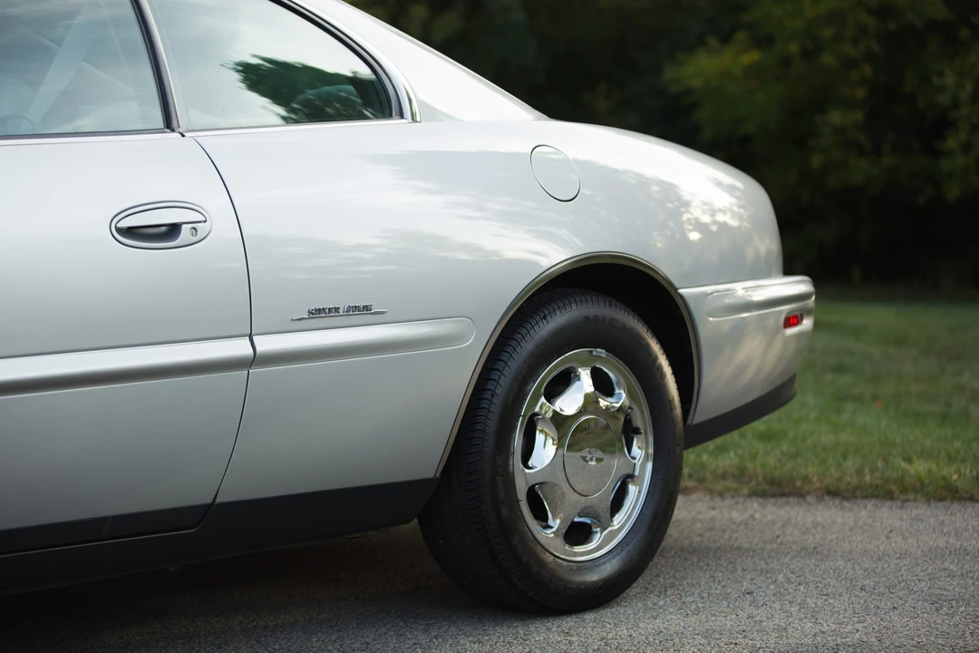 1999 Buick Riviera 8th Gen - Image 15 of 31