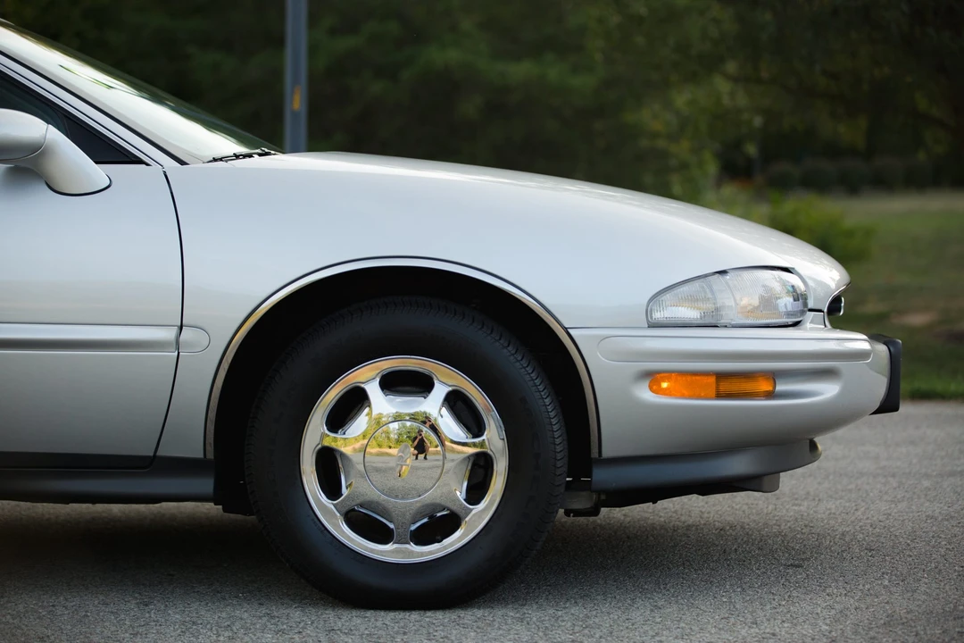 1999 Buick Riviera 8th Gen - Image 30 of 31