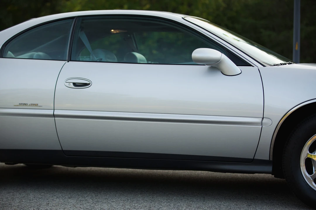 1999 Buick Riviera 8th Gen - Image 27 of 31