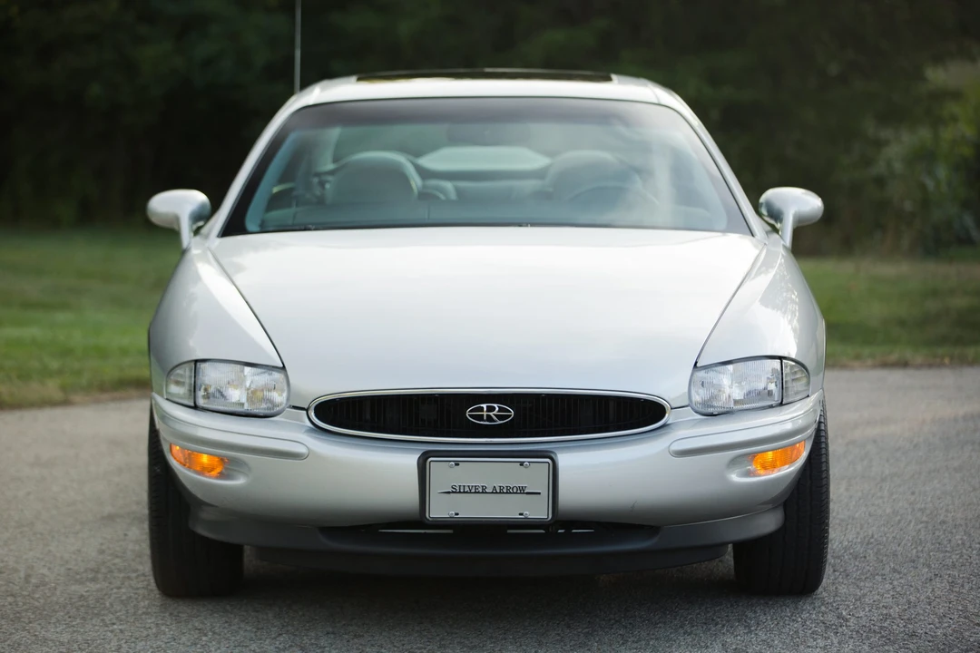 1999 Buick Riviera 8th Gen - Image 2 of 31