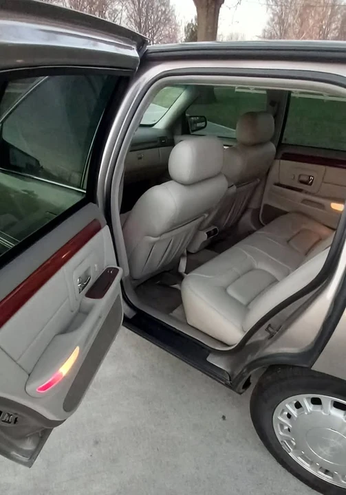 1999 Cadillac DeVille 7th Gen - Image 16 of 20