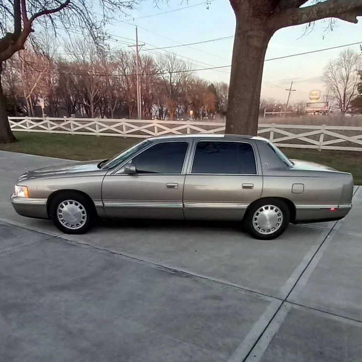 1999 Cadillac DeVille 7th Gen - Image 2 of 20