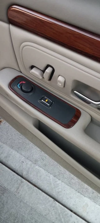 1999 Cadillac DeVille 7th Gen - Image 12 of 20
