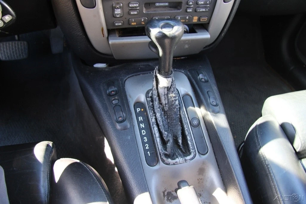 1999 Cadillac Catera - Image 18 of 21