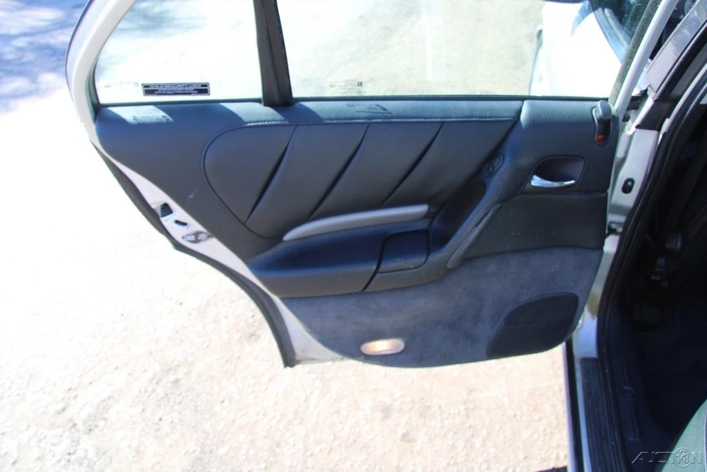 1999 Cadillac Catera - Image 19 of 21