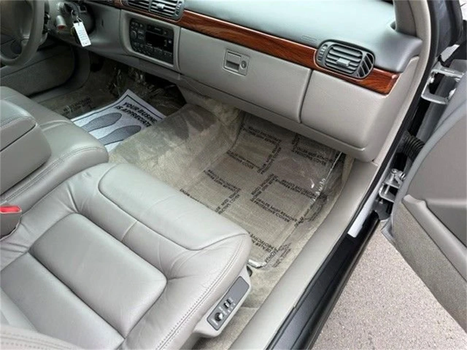 1999 Cadillac DeVille 7th Gen - Image 9 of 20