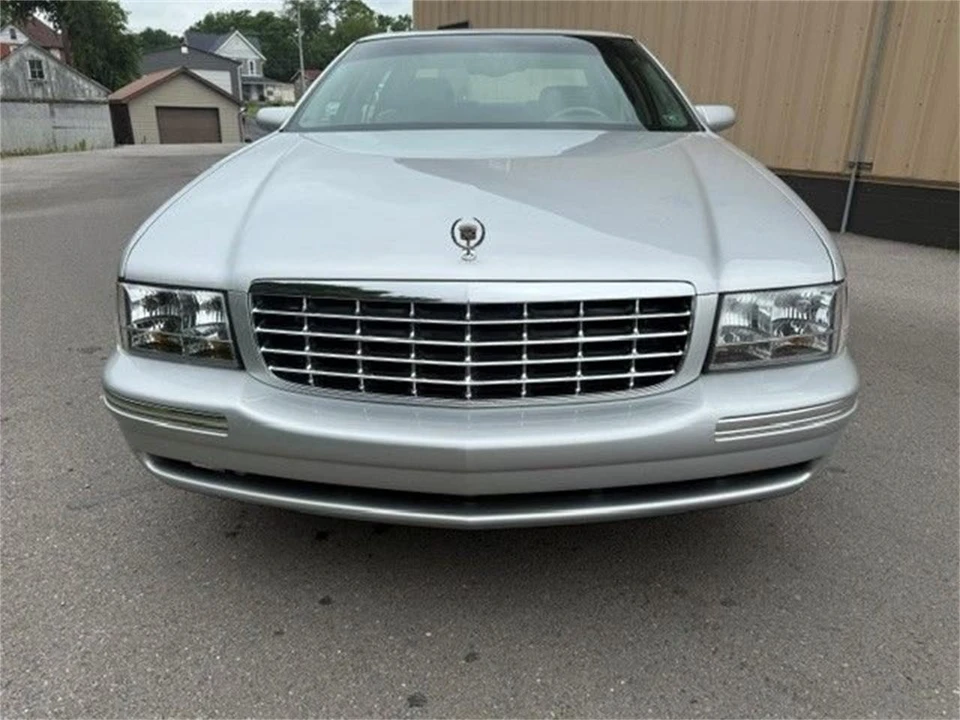1999 Cadillac DeVille 7th Gen - Image 4 of 20