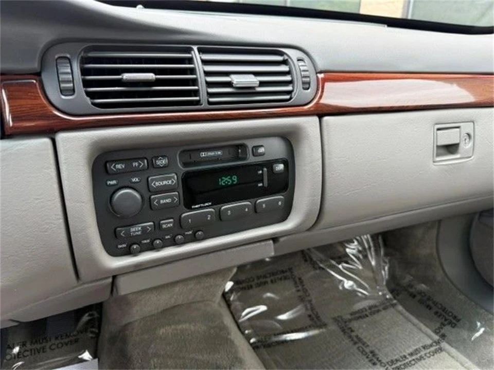 1999 Cadillac DeVille 7th Gen - Image 8 of 20