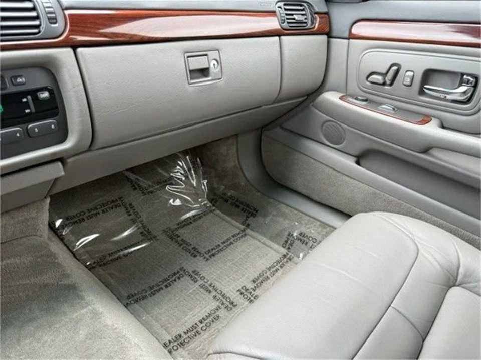 1999 Cadillac DeVille 7th Gen - Image 10 of 20