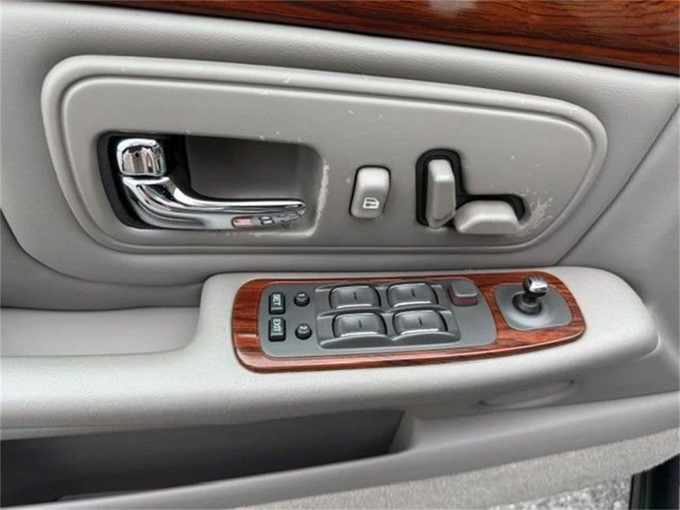 1999 Cadillac DeVille 7th Gen - Image 15 of 20